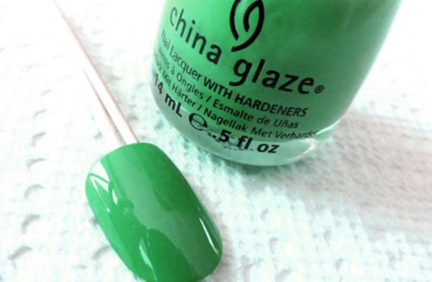 1_St.-Patricks-Day-manicure_base_China-Glaze_Four-Leaf-Clover