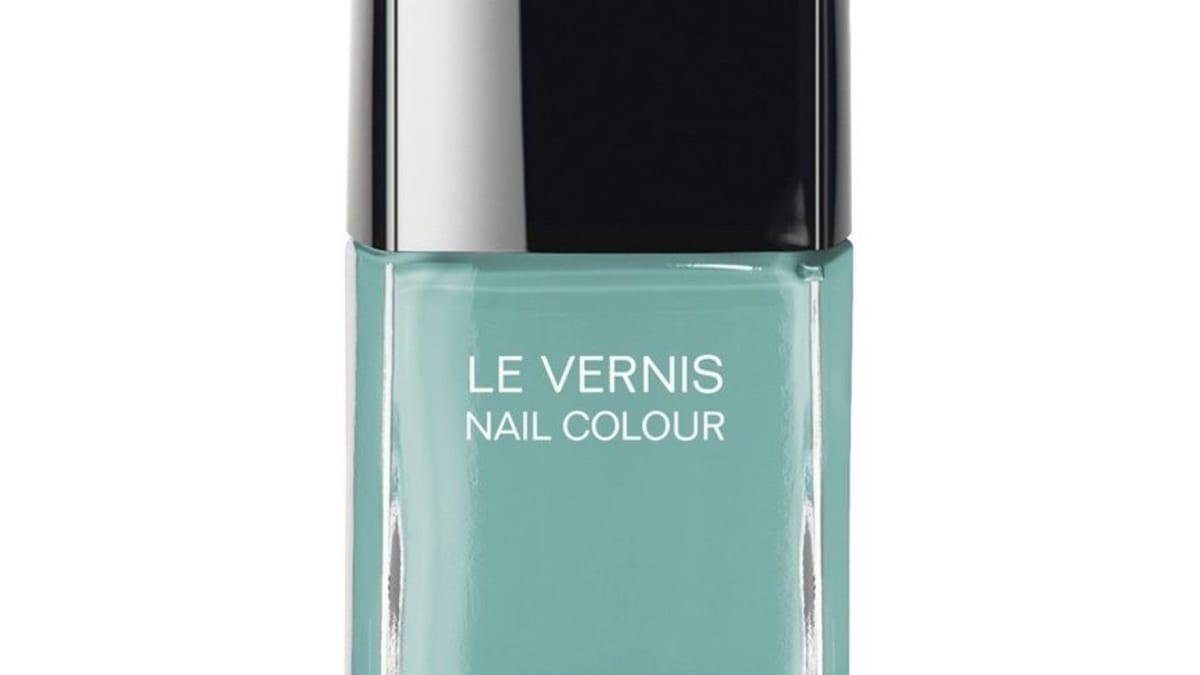 CHANEL LE VERNIS VERDE PASTELLO 590  A SIDE OF GIRLY BITS  Beautygeeks