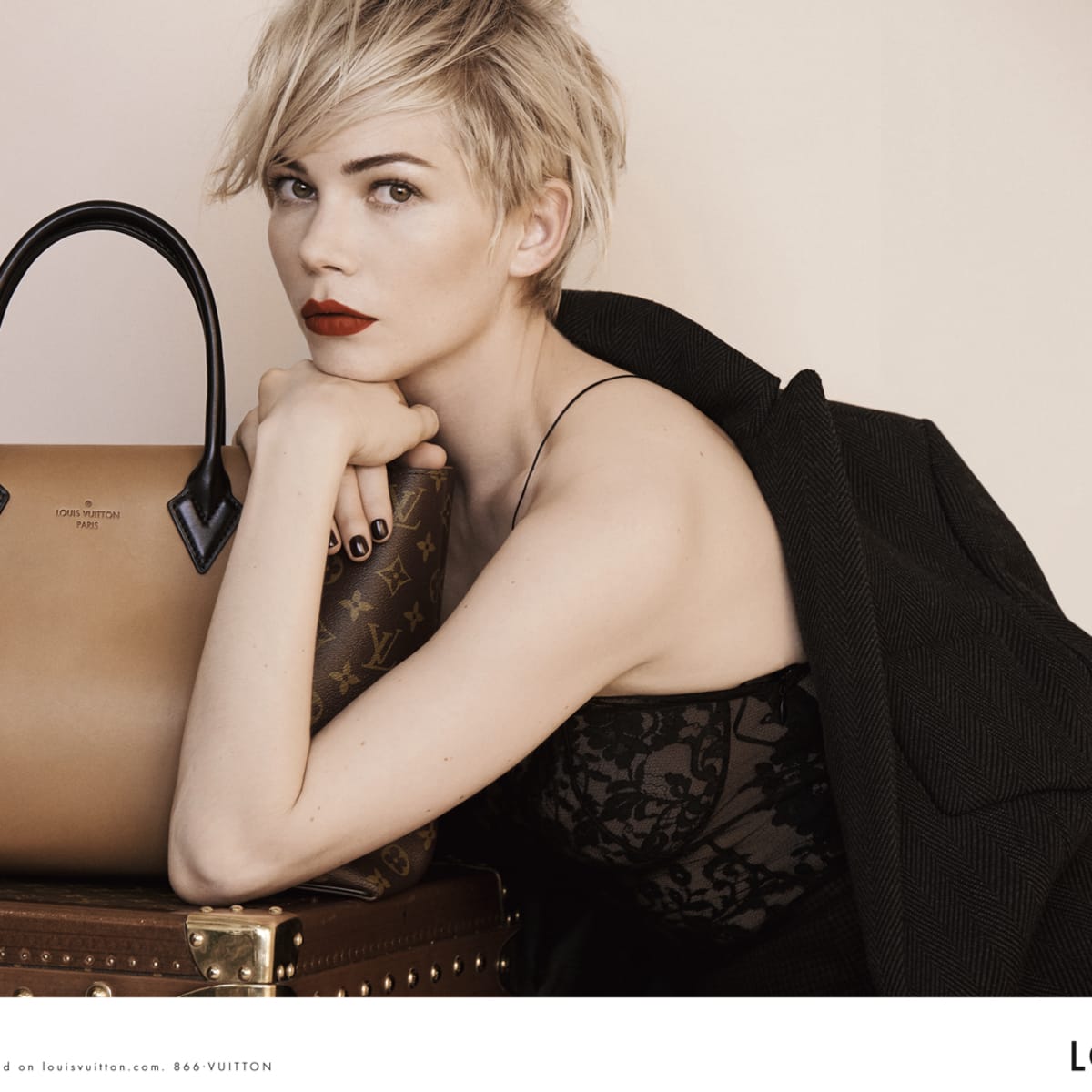 Michelle Williams Is a Happy Woman in Louis Vuitton Blossom