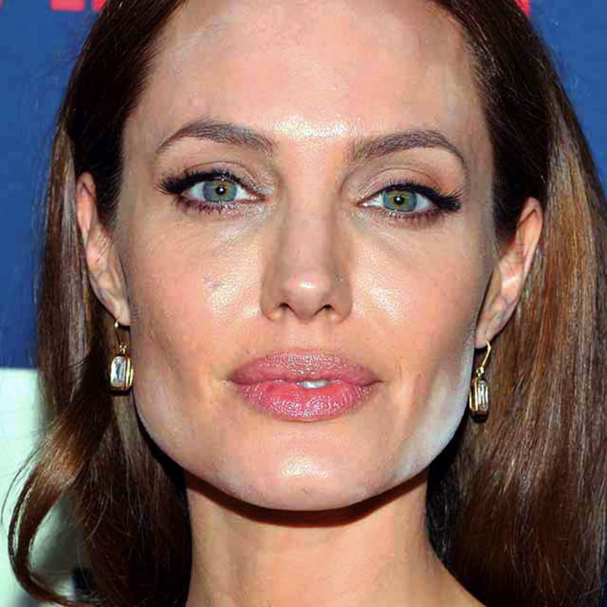 klarhed Charlotte Bronte Ombord The Angelina Jolie White Powder Incident: This Still Happens? - Beautygeeks