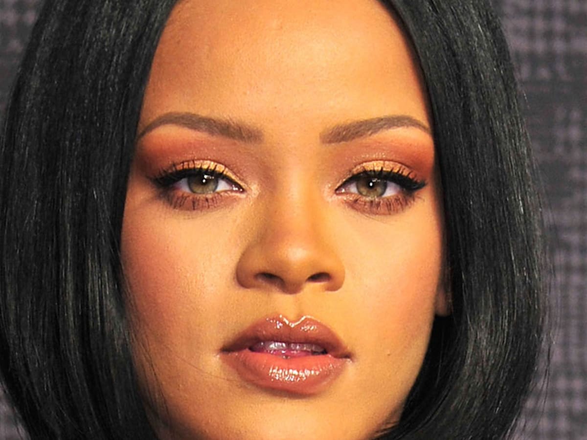 Rihanna Inks Deal With LVMH To Launch Her Own Makeup Brand.  SUPERSELECTED  - Black Fashion Magazine Black Models Black Contemporary Artists Art Black  Musicians