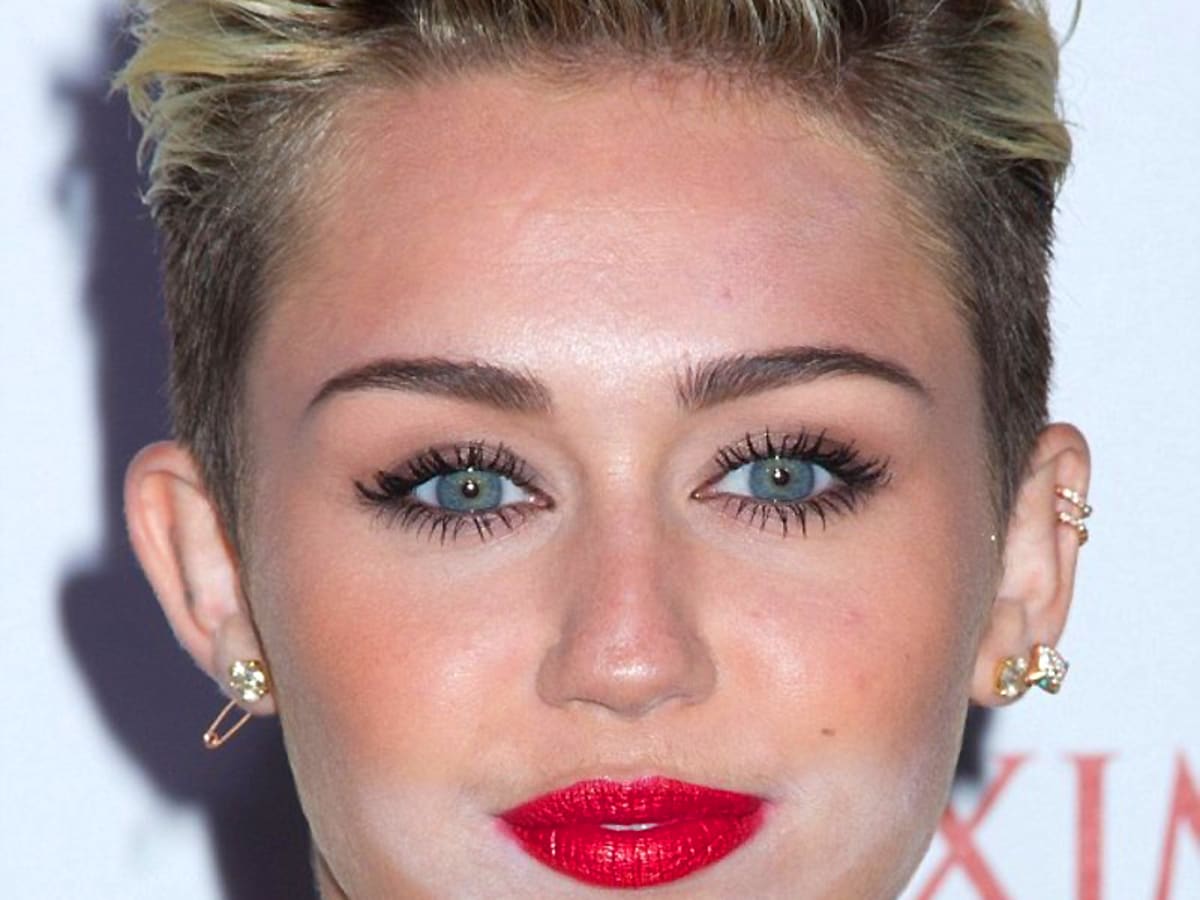 Mystery Solved Why All the White Powder on Celebrity Faces
