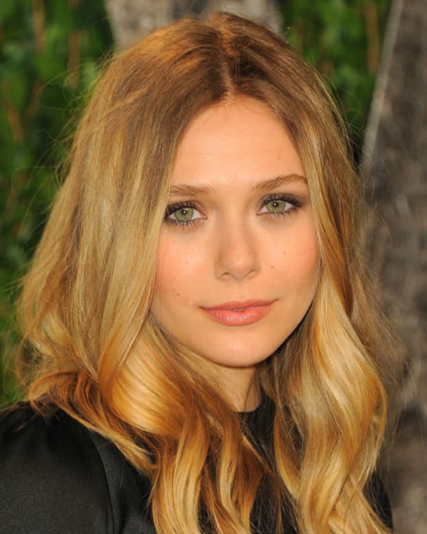 Elizabeth Olsen Loves This Powder Shampoo for Voluminous Waves | Us Weekly