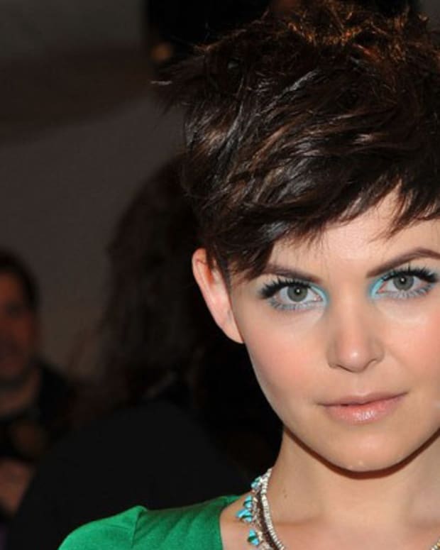 Ginnifer Goodwin in turquoise and green