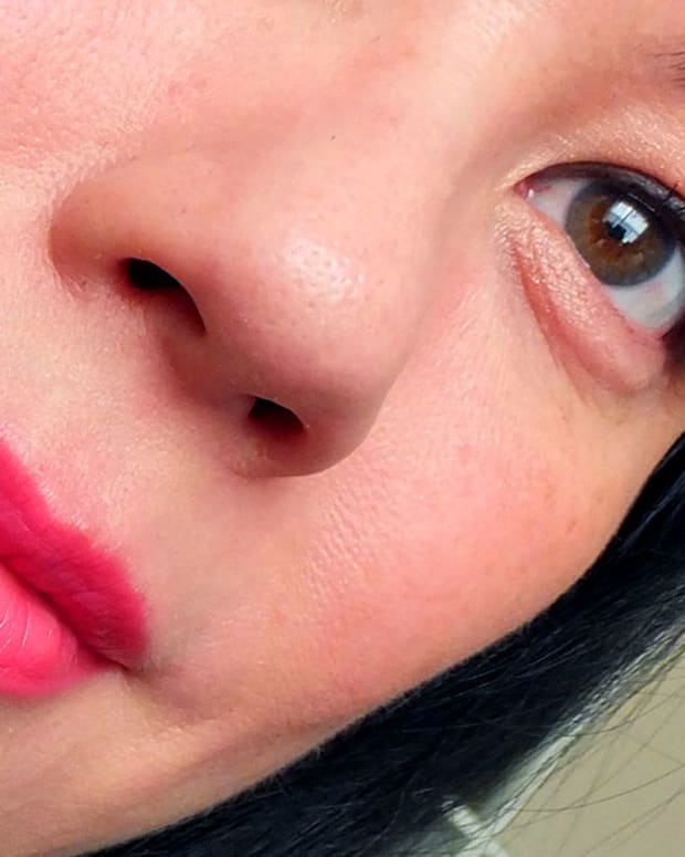 Avon Color Precise Lipstick in Fuchsia Finish_$9.99 CAN
