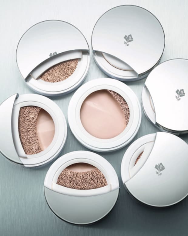 Lancome Miracle Cushion foundation group shot cross section