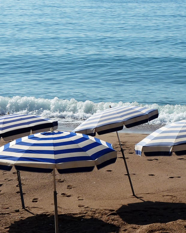 summer-fragrances_beach-umbrellas-photo-by-liza-herz