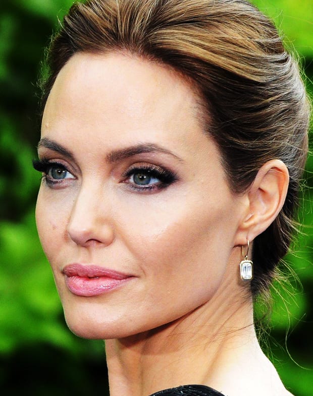 Angelina Jolie's Makeup Artist on Sculpting Cheekbones ...