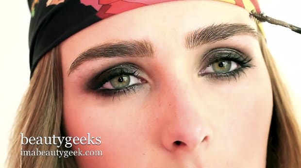How to fill in brows: the sculpted finish is on the left; the youthful, bohemian finish is on the right