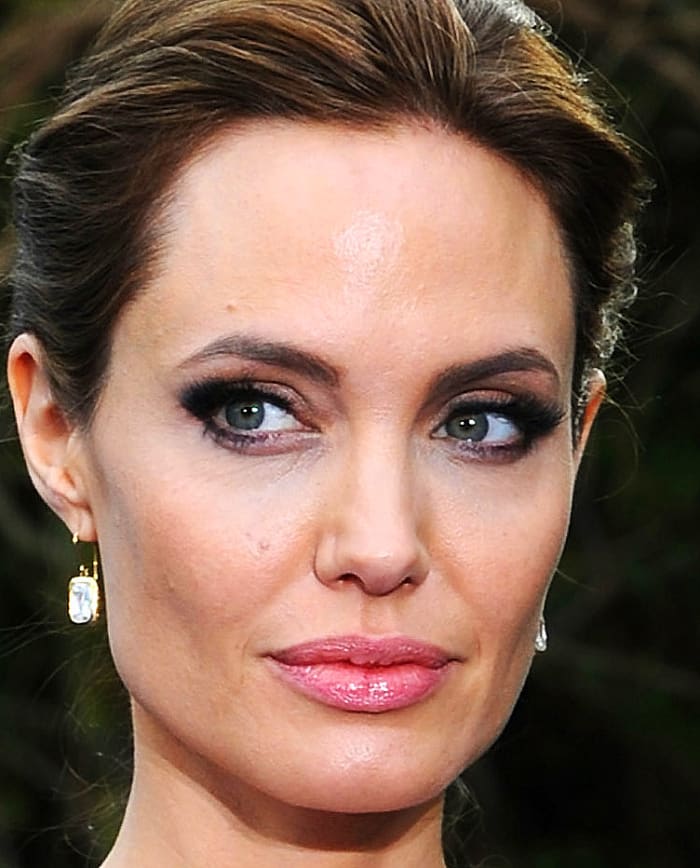 Angelina Jolie's Makeup Artist on Sculpting Cheekbones: How to Enhance ...