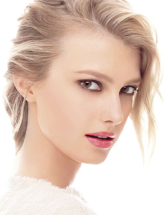 Chanel model Sigrid Agren in Les 4 Ombres 36 Intuition, Joues Contraste 71 Malice, Le Crayon Levres 37 Framboise, and Rouge Coco Shine 91 Boheme