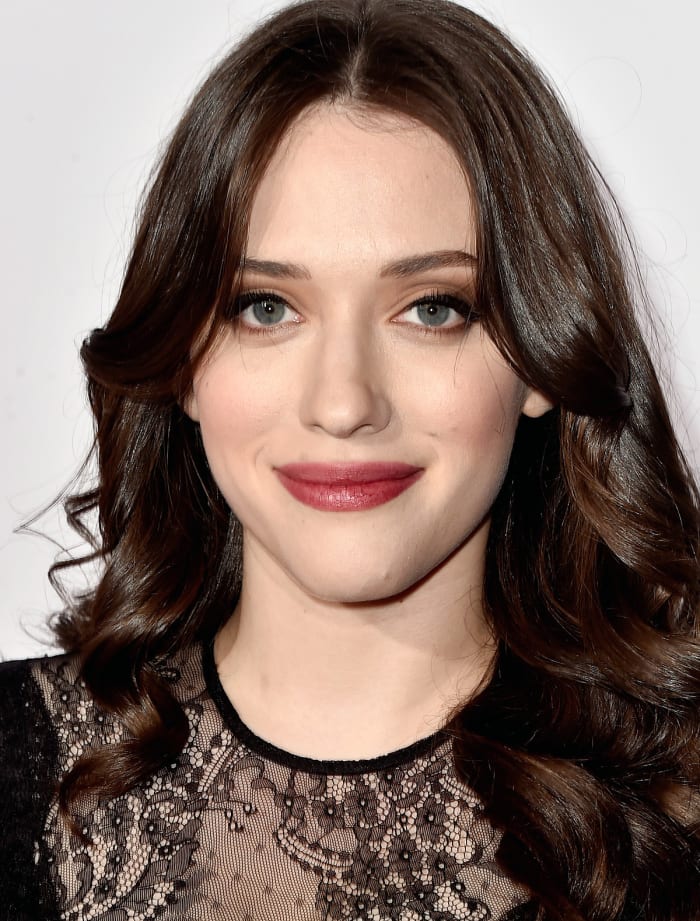 Kat Dennings at The People's Choice Awards 2015; modern romantic makeup by Lauren Andersen, global celebrity makeup artist for Avon