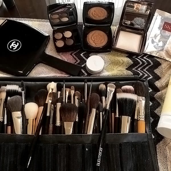 Emma Stone 2015 Oscars_makeup artist Rachel Goodwin's kit