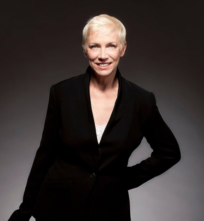 Annie Lennox no retouching please_Photo by Robert Sebree 2014-La Lennoxa ltd via eurythmics-ultimate.com