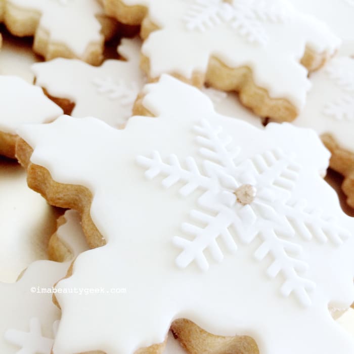 Snowflake cookies by Layercake