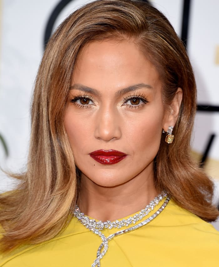 JENNIFER LOPEZ: YELLOW GOWN OR WHITE? - Beautygeeks