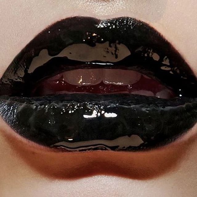 Maybelline Loaded Bold lipstick in Pitch Black + Lip Studio Shine Shot Glassy Top Coat, via @maybelline.