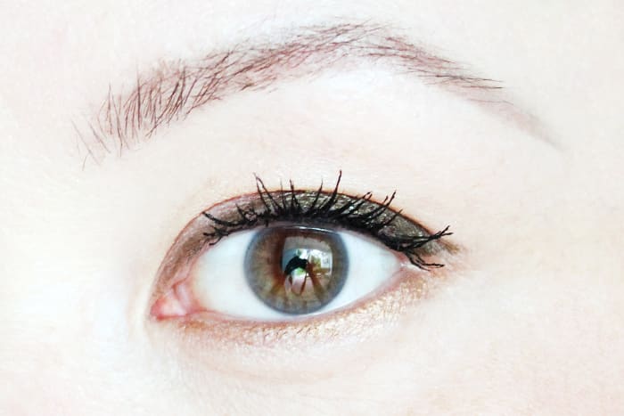 Fall-appropriate in Make Up For Ever Aqua XL waterproof eye pencil in I-36 Iridescent Khaki and ME-42 Metallic Bronze.