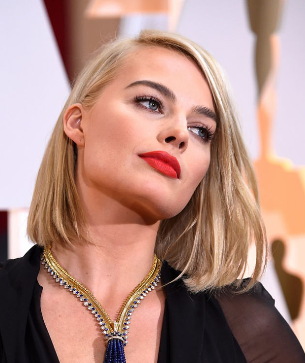 MARGOT ROBBIE'S RED LIP COLOUR WON THE OSCARS 2015 RED CARPET - Beautygeeks