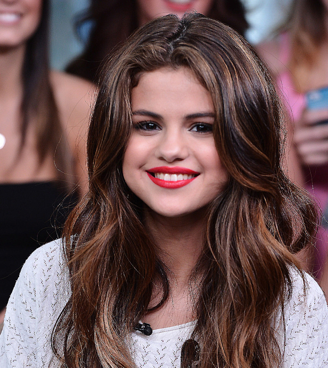 Selena Gomez's makeup artist for this look tells us how to do it