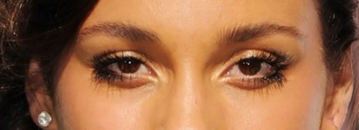 Alicia Keys_lashes_close up