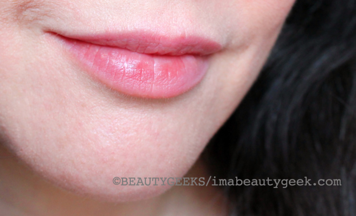 The Body Shop Lip & Cheek Dolly bare lips before
