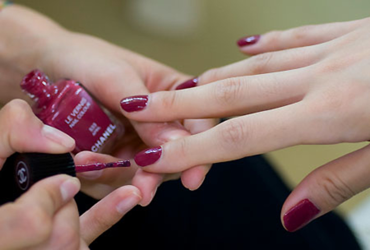 Chanel 2012_backstage beauty_nails_nail polish in April