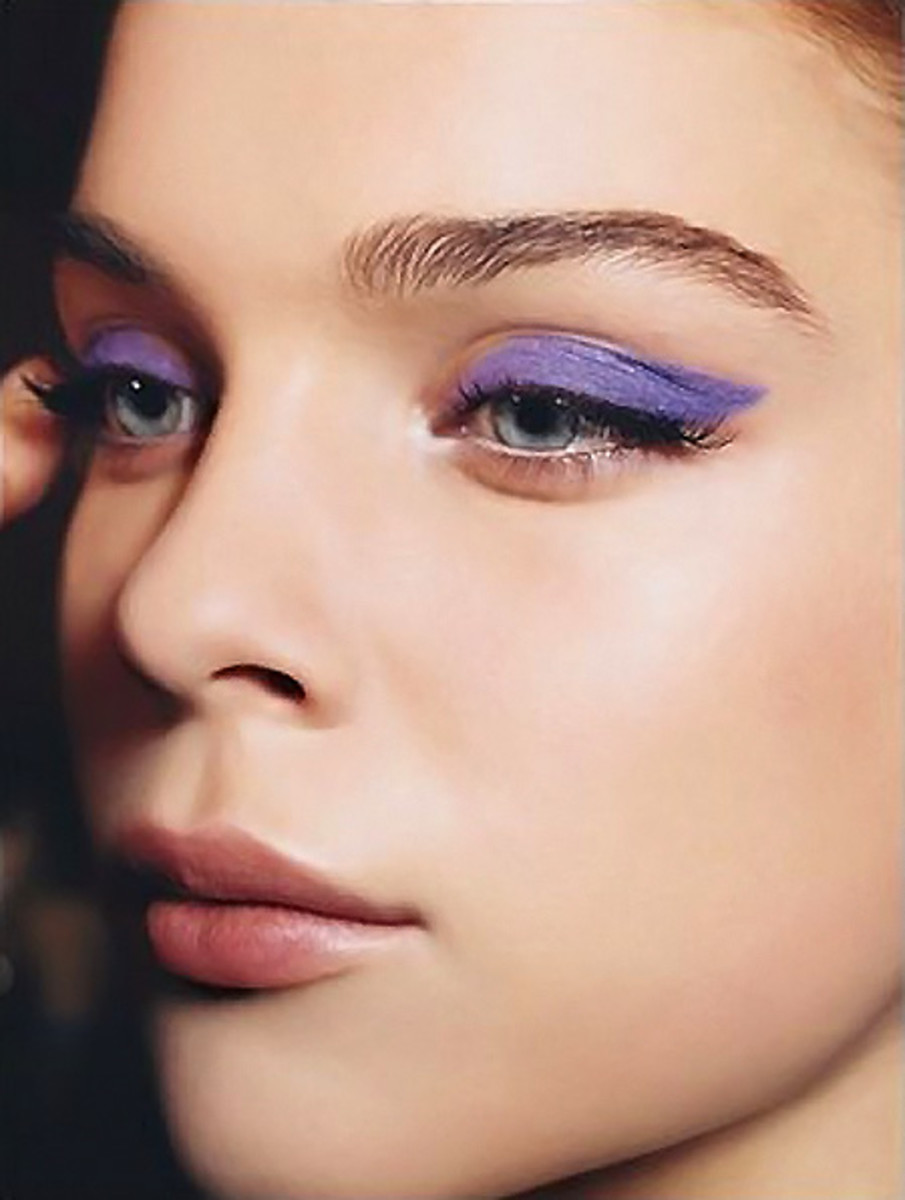 Violet Femmes: One Bold Eye Liner Move For New Year's Eve Makeup