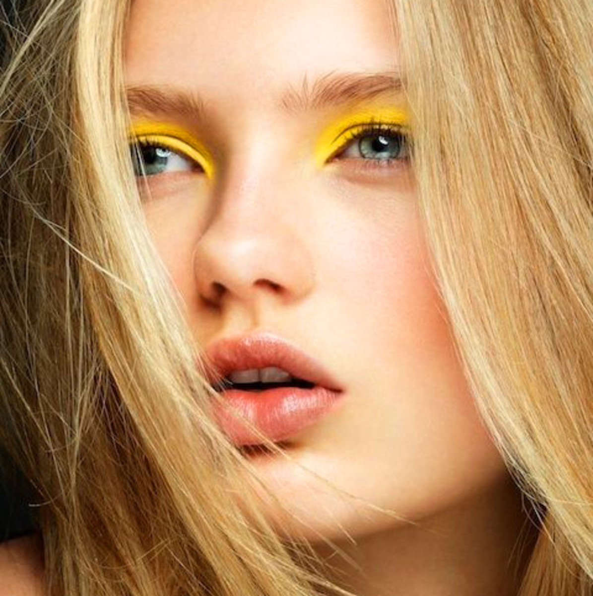 how to wear yellow eyeshadow
