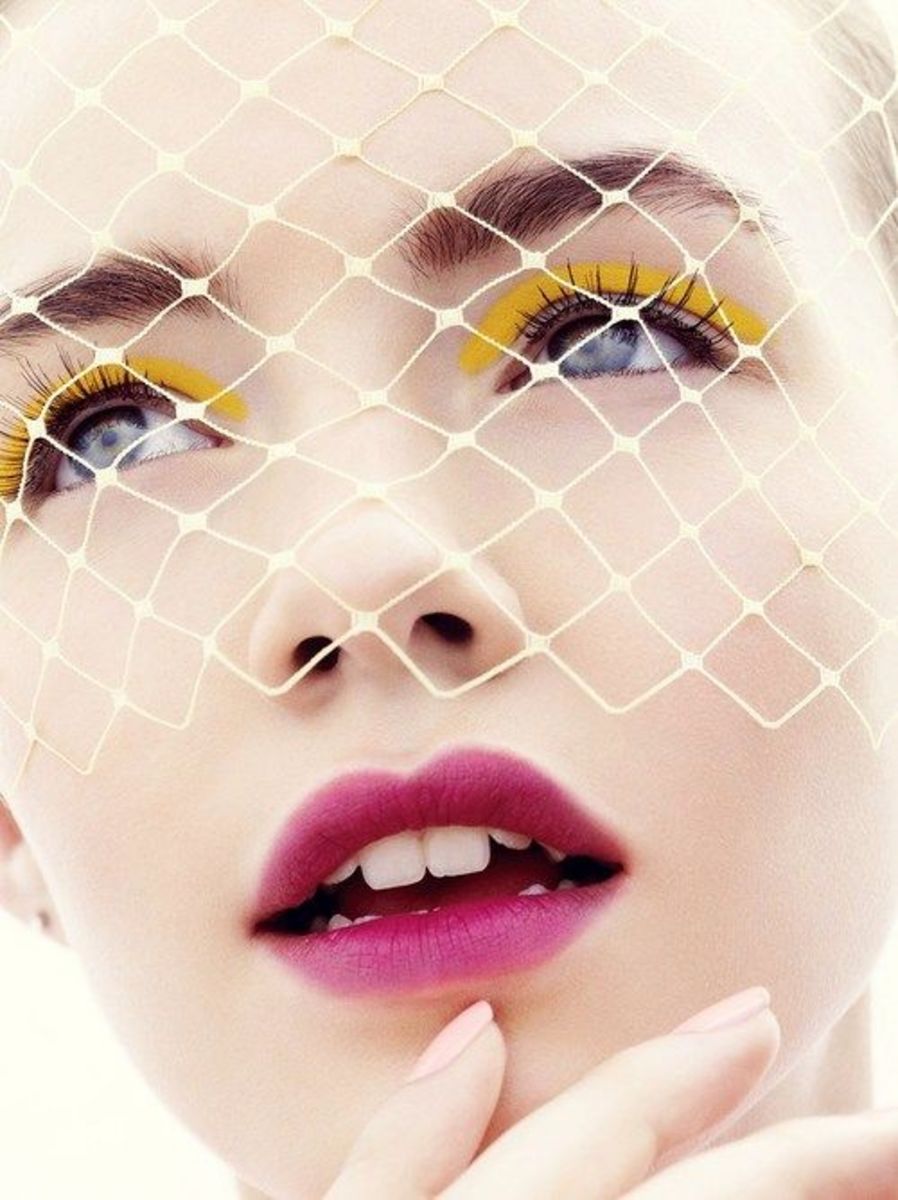 how to wear bright eyeshadow_yellow crease_berry lips
