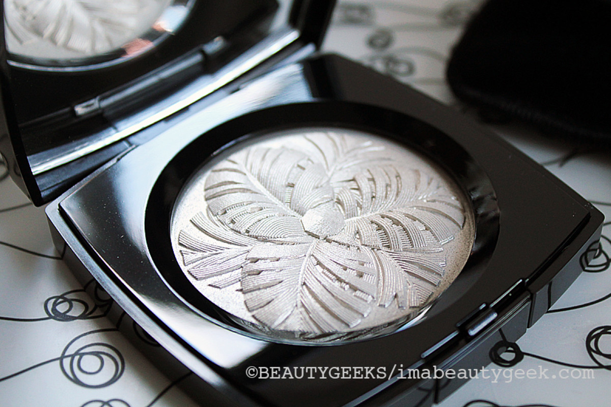 Chanel Camelia de Plumes Highlighting Powder (Holiday 2014) Review