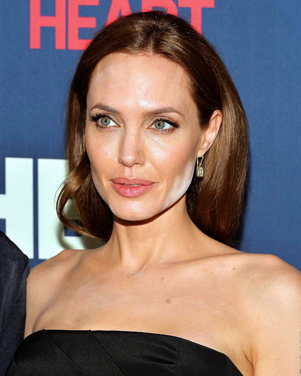 Angelina Jolie_white powder fail