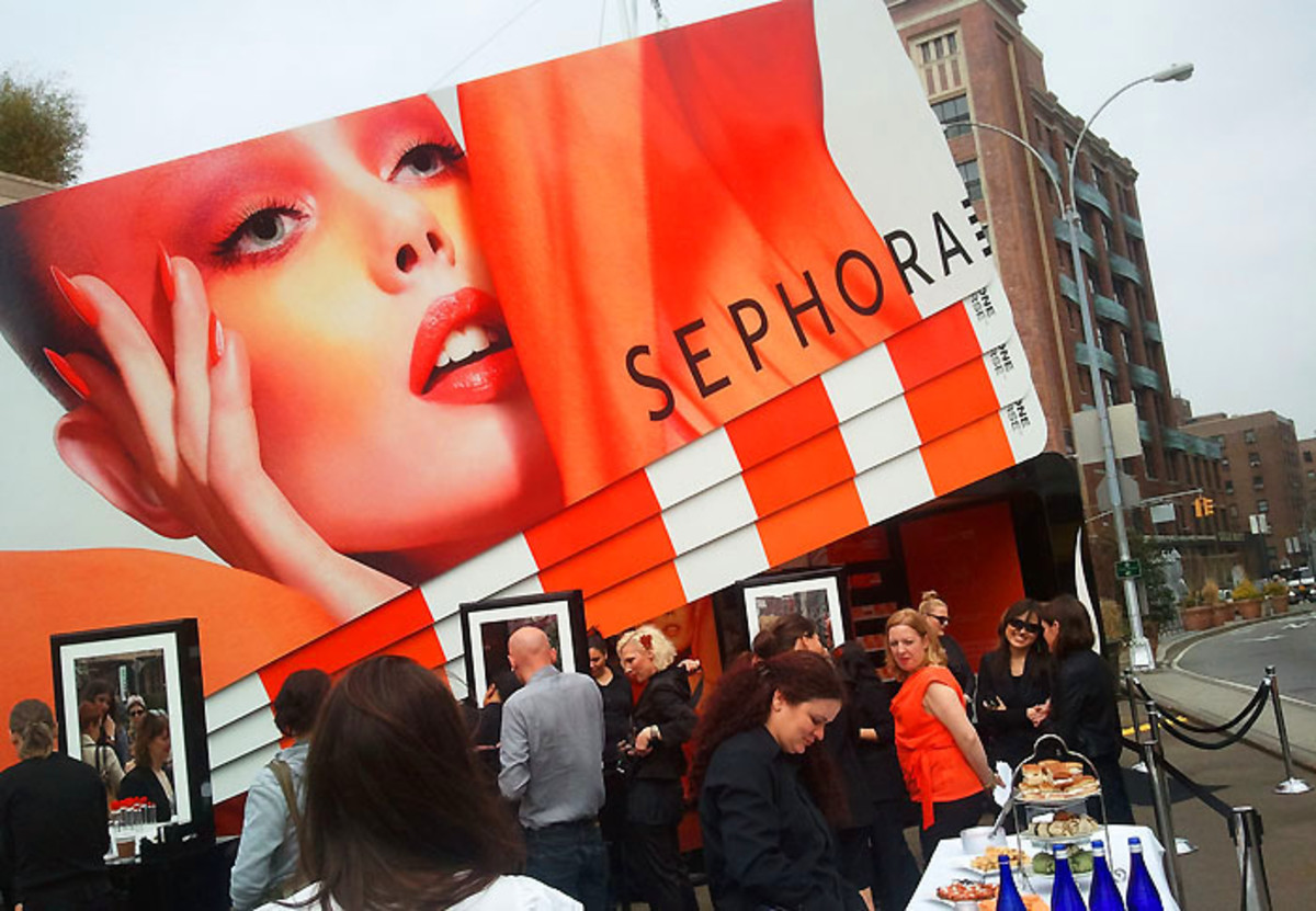 Sephora + Pantone Universe Color of the Year pop up, Ninth Ave., NYC