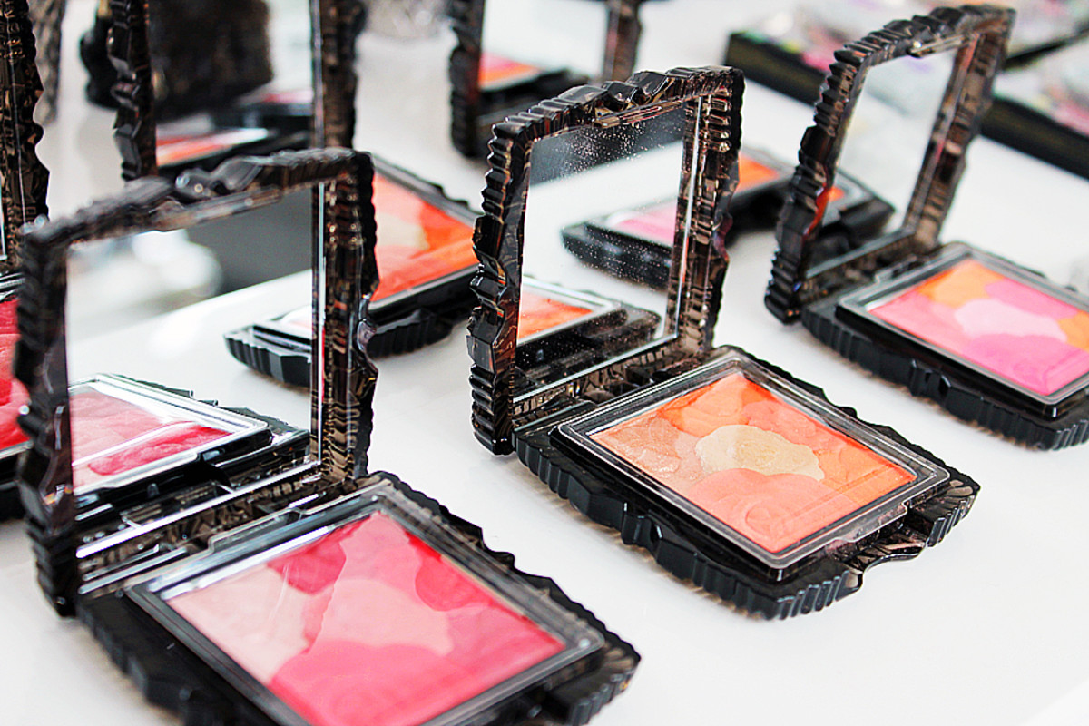 Anna Sui Fall 2014 makeup_Anna Sui Rose Cheek Color selection