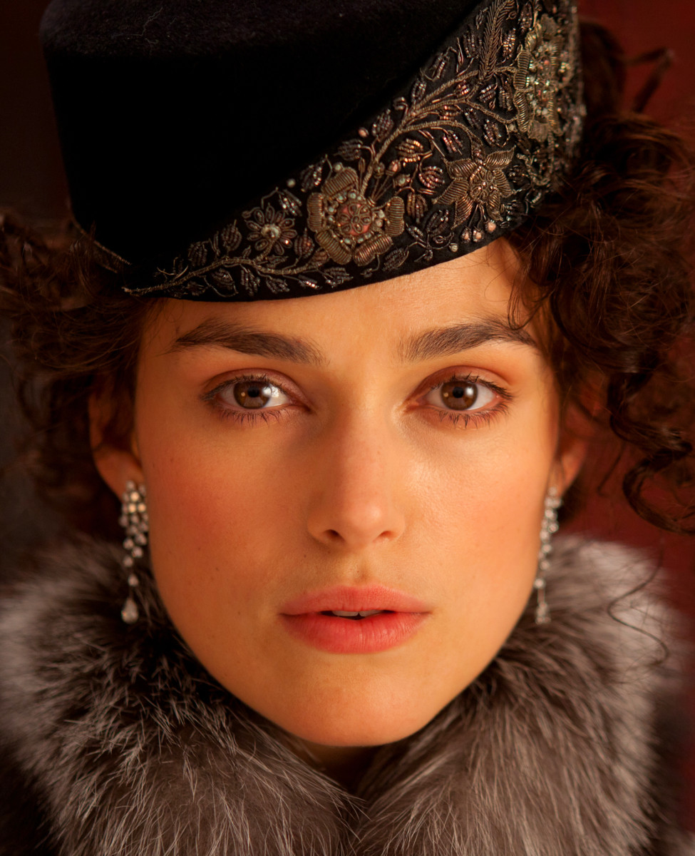 KEIRA KNIGHTLEY GETS EYEBROW EXTENSIONS - Beautygeeks