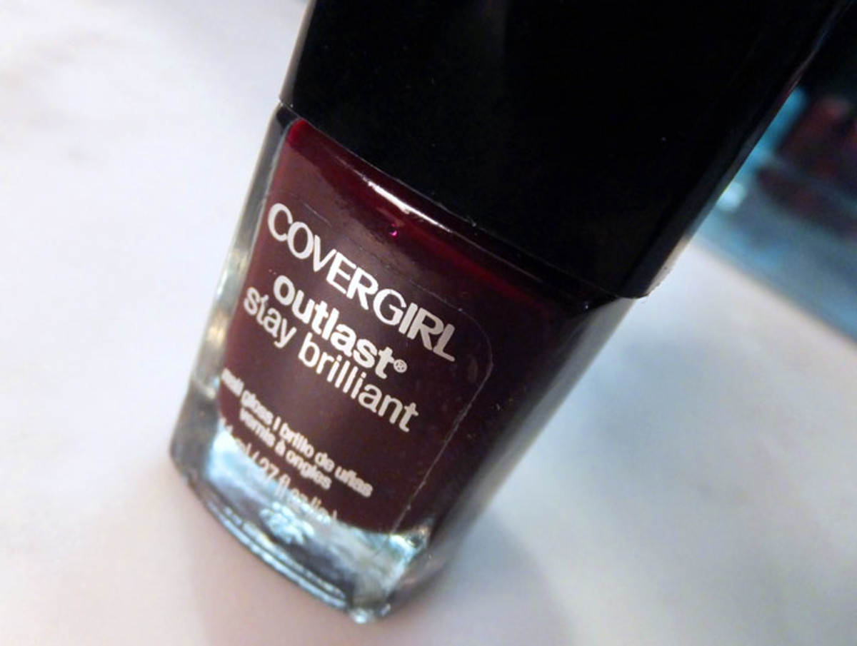 CoverGirl Outlast Stay Brilliant Nail Gloss in Wine Stain
