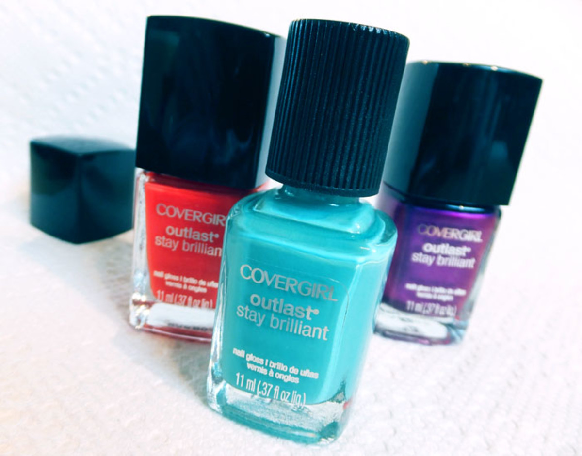 CoverGirl Outlast Stay Brilliant Nail Gloss nail polish_square tops come off