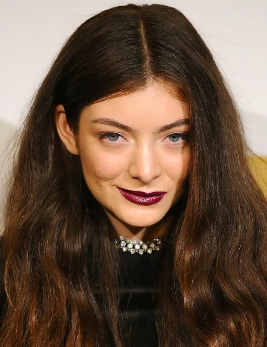 Lorde's Grammy lipstick_Exact Lorde lip color at the grammys__Jason LaVeris Courtesy of Getty Images via PrettyBeautiful.com