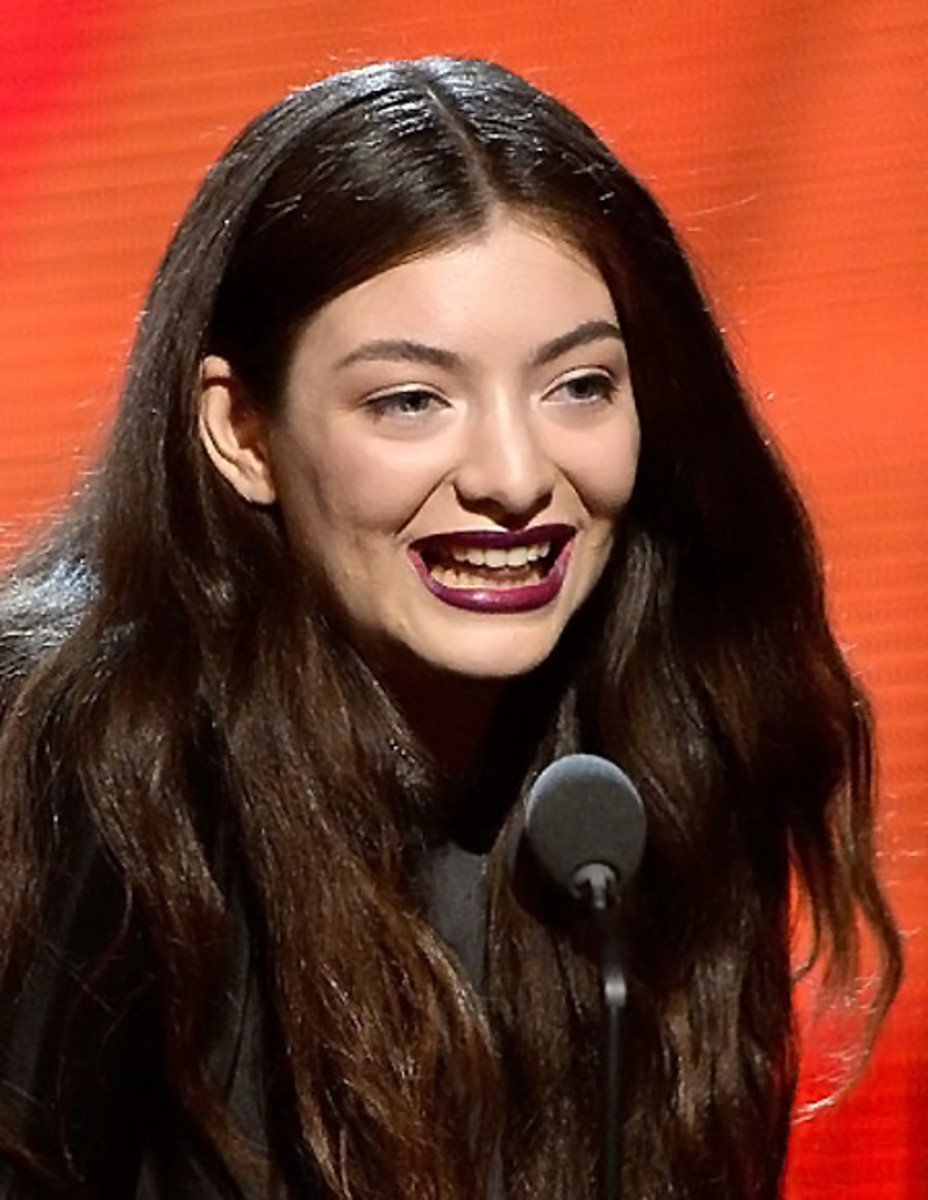 Lorde's lipstick at the Grammys_Lorde lip color Grammys_Lorde lipstick_crop_image via DailyMail.co.uk