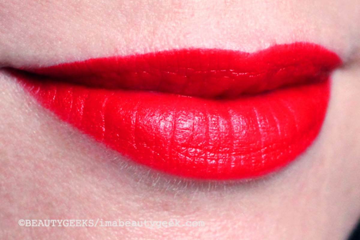 Smashbox Cherry Smoke Be Legendary Lipstick in Bing_vivid matte red