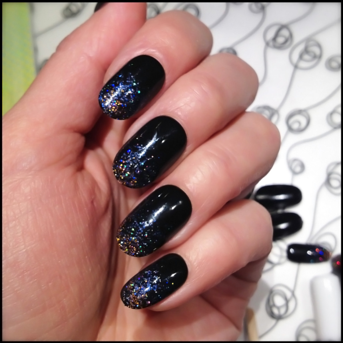Kiss Gel Fantasy Ready-to-Wear Gel nails_Painted Veil_swatch mani