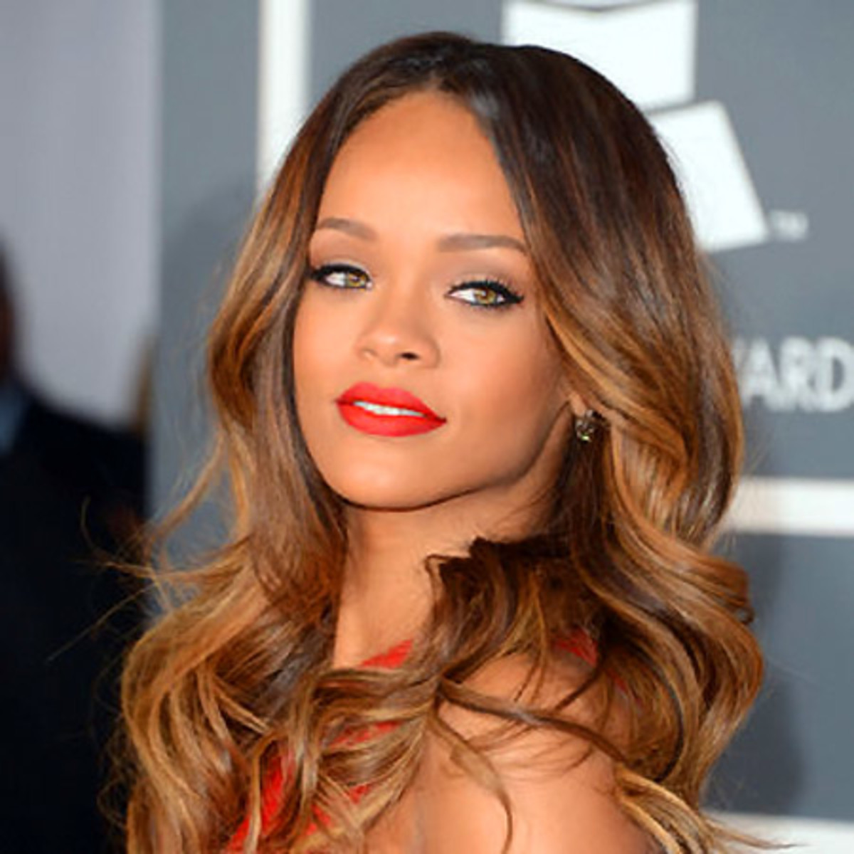 Rihanna beauty_grammy awards 2013