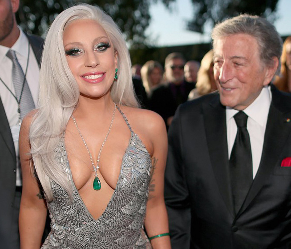 Lady Gaga's winged smoky eye makeup at the 2015 Grammy Awards