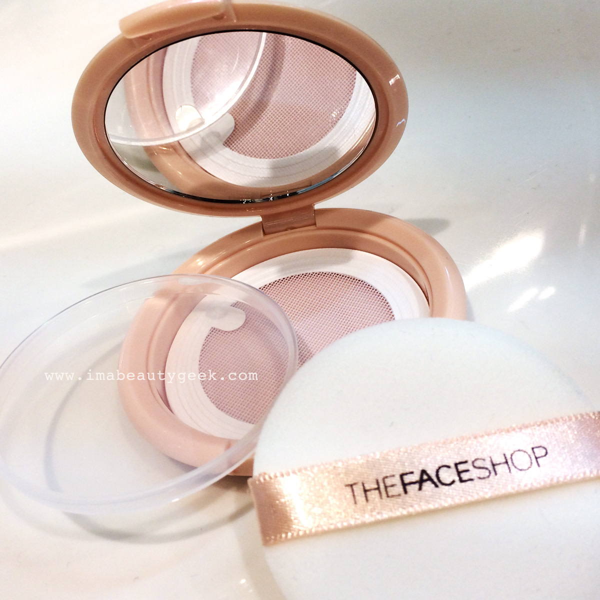 THEFACESHOP fillable loose-powder compact (great for saving your broken pressed powder too)