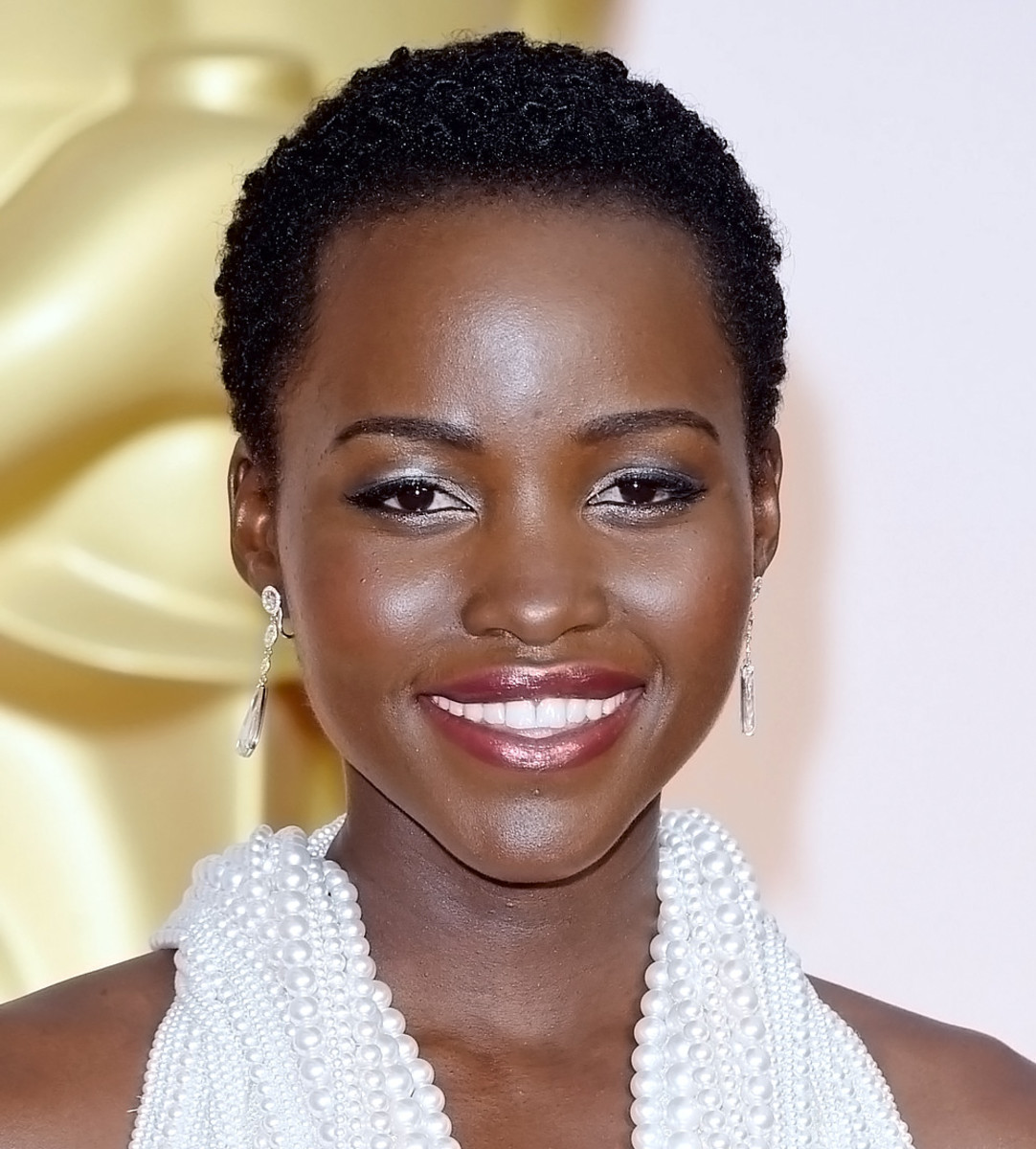 METALLIC SMOKY EYES FOR LUPITA NYONG'O AT THE 2015 OSCARS - Beautygeeks