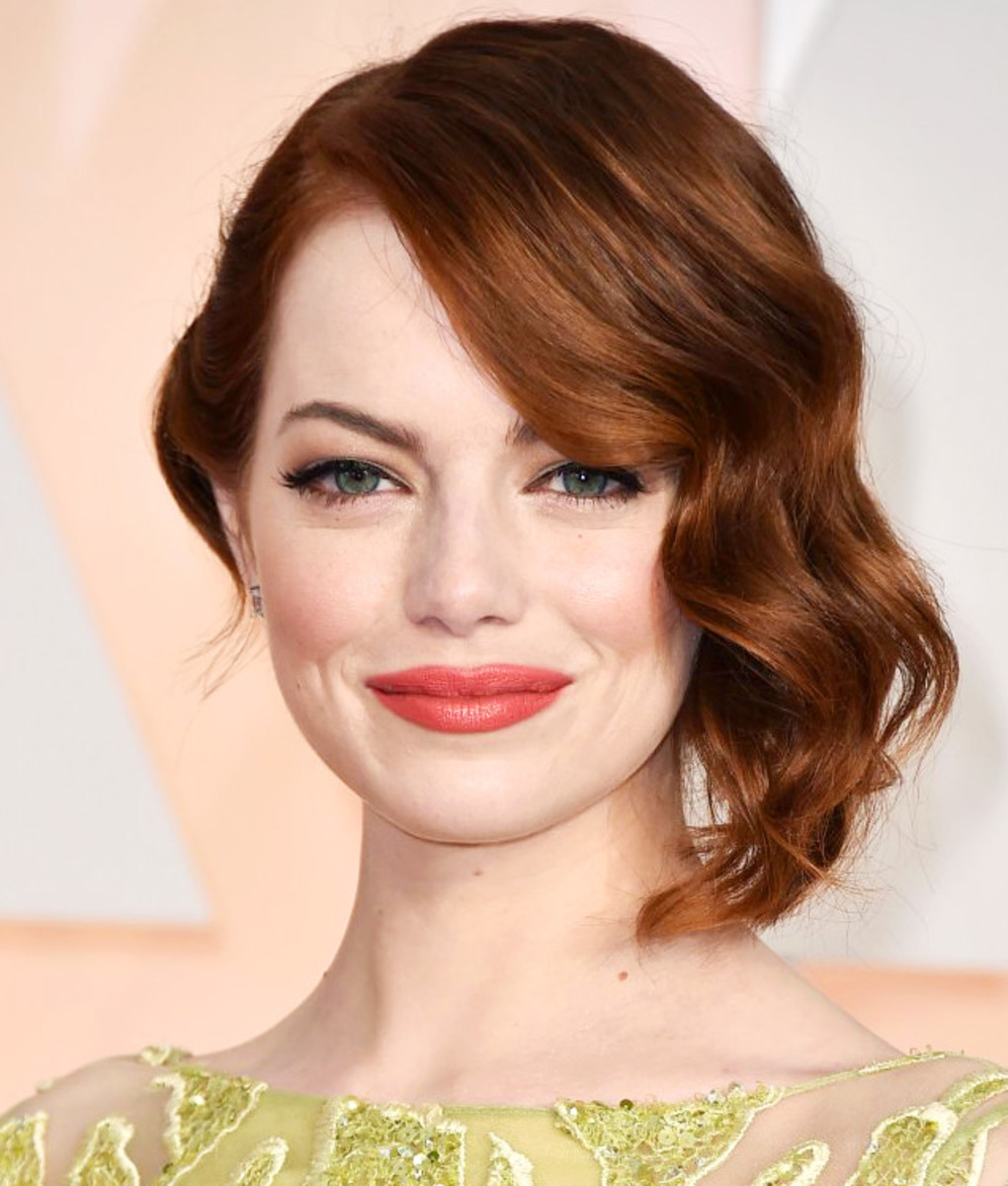 Emma Stone in coral lips and a chartreuse Elie Saab gown at the 2015 Oscars