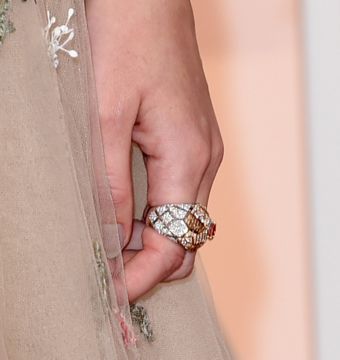Keira Knightley 2015 Oscars makeup and ring