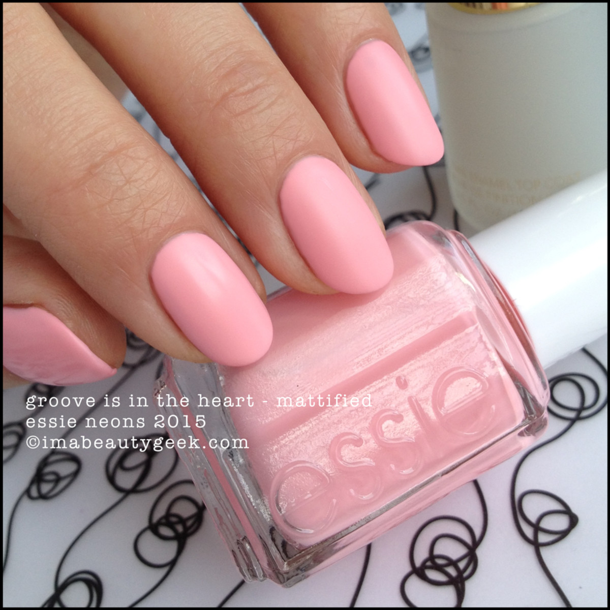 Essie Neon 2015 Collection_Essie Groove is in the Heart Neons