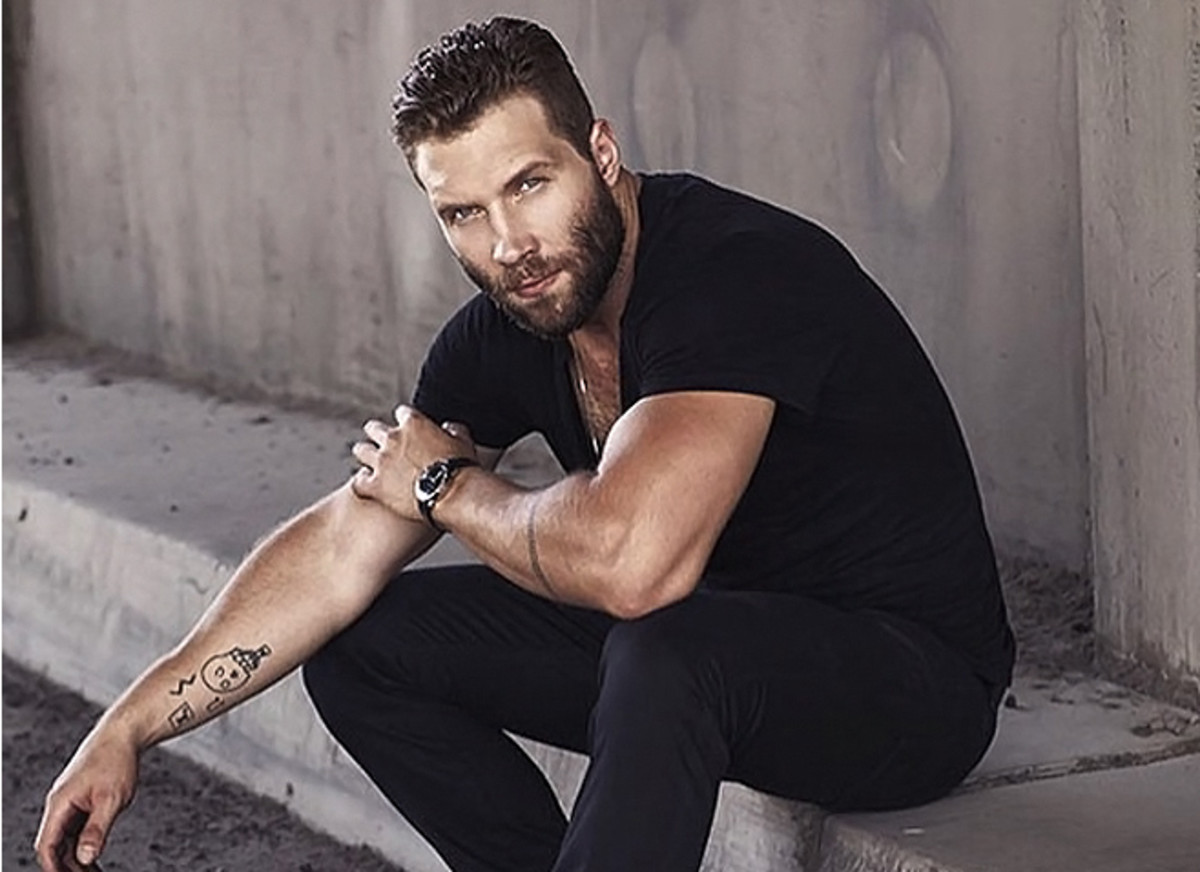 Next photo of Jai Courtney