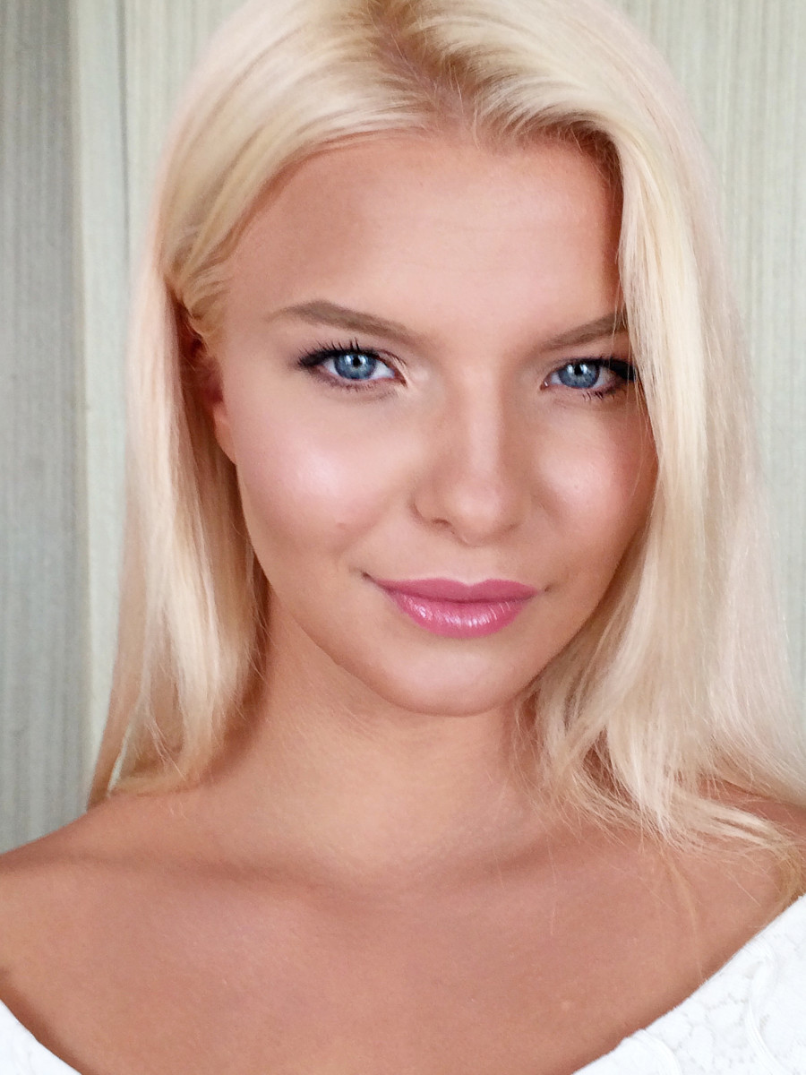 Guerlain holiday 2015 Neiges et Merveilles makeup look on Anastassia
